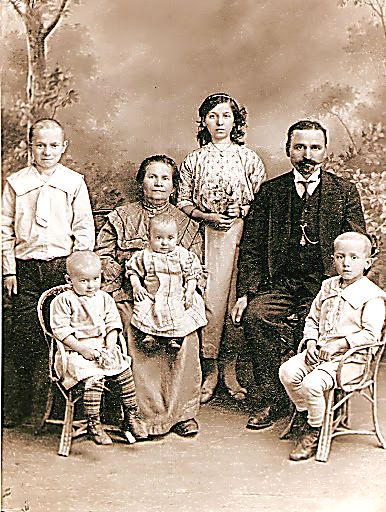 1916 г. Портрет семьи Трещенко