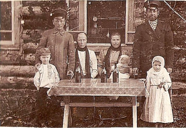 Семья Солоницыных 1917 г. п.Опарино