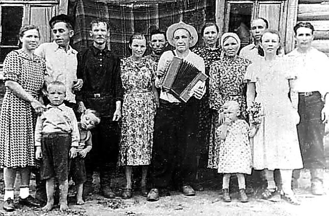 Фото 1957 г., Покассы. Из семейного альбома С. Кемяшовой (Москва)