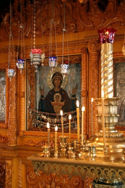 Чудотворная икона Богоматери «Неупиваемая Чаша», находящаяся в Высоцком монастыре, г. Серпухов