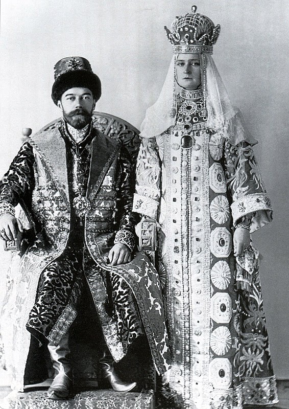 Император Николай II и Императрица Александра Фёдоровна в костюмах русских царей XVII века