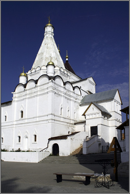 Введенский Владычный монастырь. Церковь Георгия Победоносца. 2007 г.