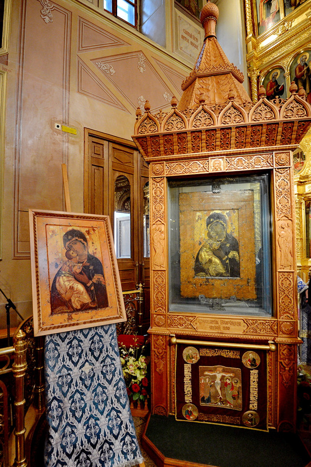 Икона в интерьере Храма Свт. Николая в Толмачах